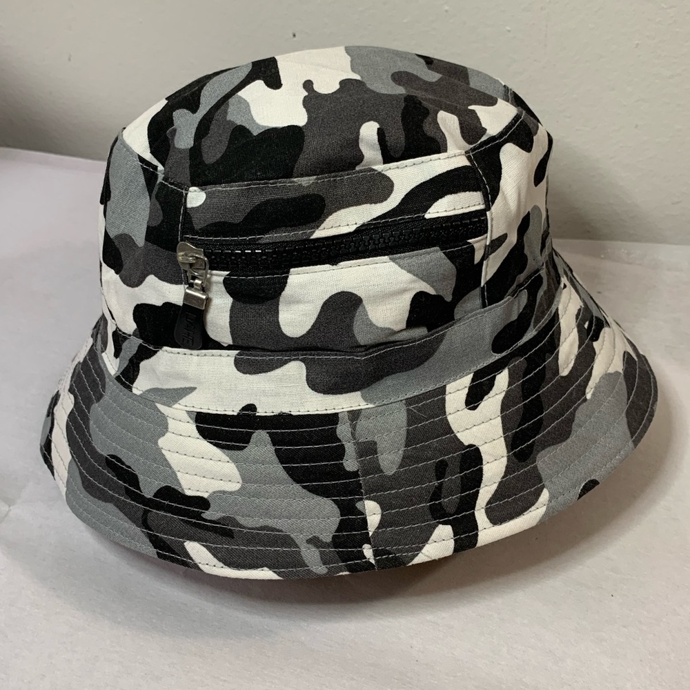 Gray camouflage bucket hat w/zipper pocket